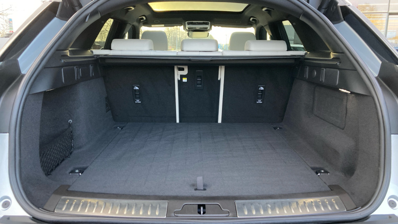 Land Rover Range Rover Velar 2.0 D200 R-Dynamic SE 5dr Auto Diesel Estate